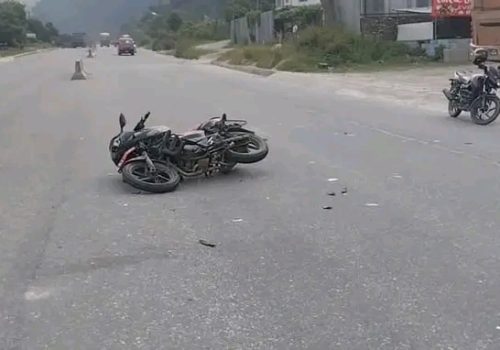 चितवनमा बससँग मोटरसाइकल ठोक्किँदा एक जना घाइते