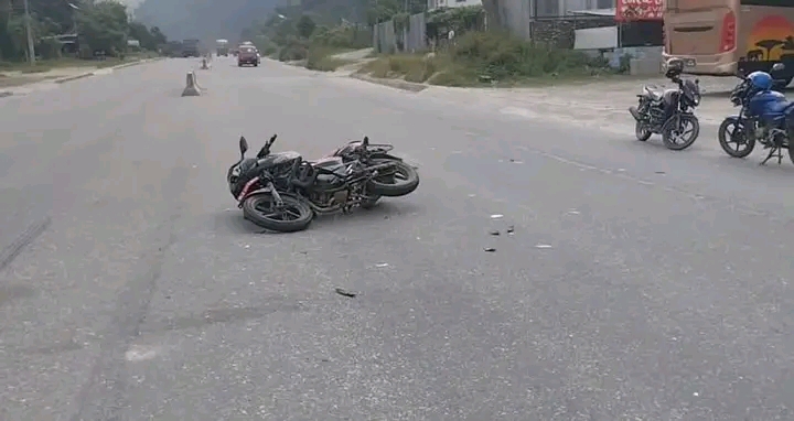 चितवनमा बससँग मोटरसाइकल ठोक्किँदा एक जना घाइते