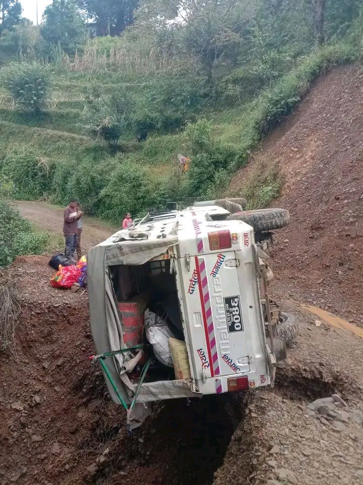 दार्चुलामा जीप दुर्घटना, खाल्डाखुल्डी सडकका कारण पल्टिएको आशंका