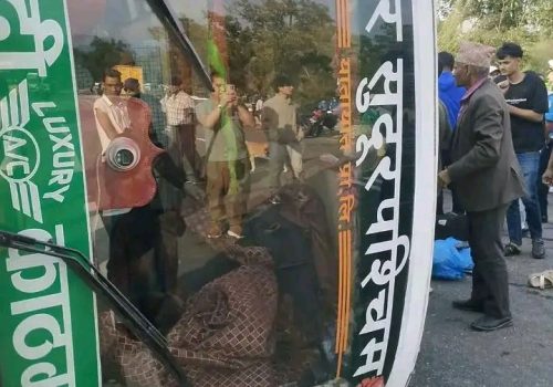 नवलपरासीमा सुदूरपश्चिम यातायातको बस दुर्घटना, पाँच जना घाइते