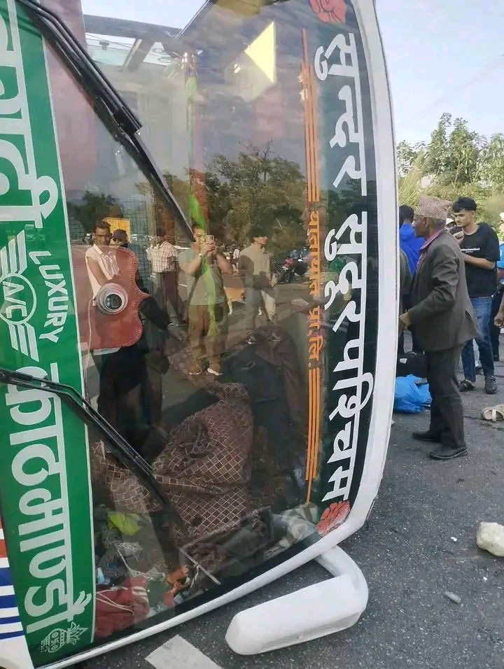 नवलपरासीमा सुदूरपश्चिम यातायातको बस दुर्घटना, पाँच जना घाइते