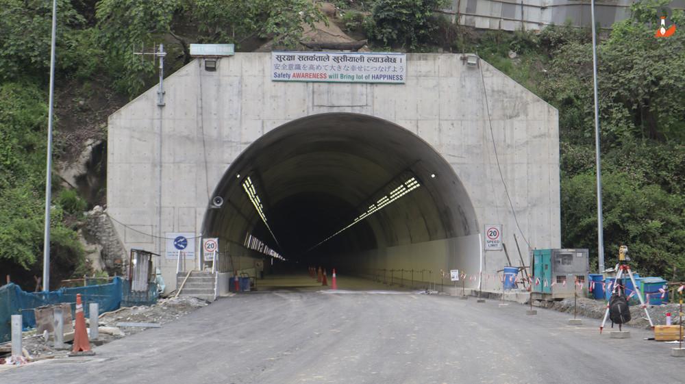 नागढुङ्गा–नौबिसे सुरुङमार्गमा ट्राफिक नियम उल्लङ्घन गर्ने १३ चालक कारबाहीमा