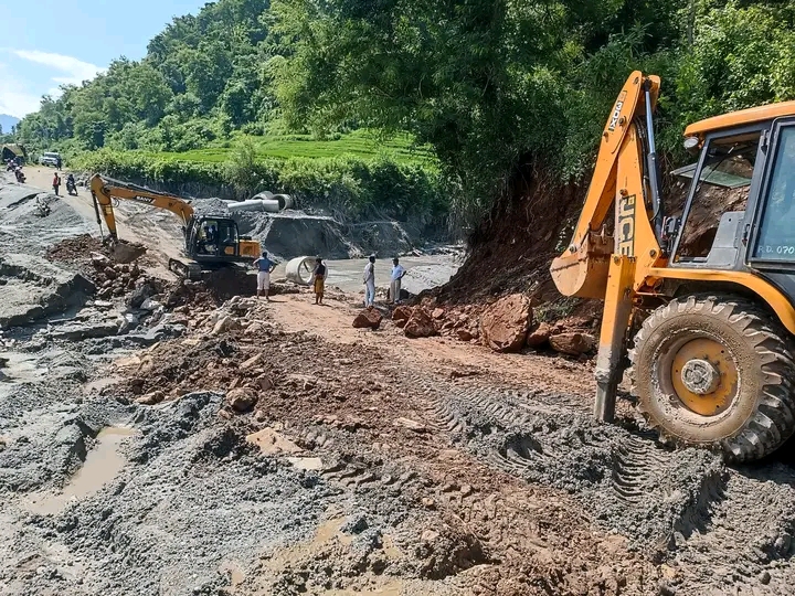 वर्षाका कारण वैकल्पिक सडकमा यात्रा गर्दा विशेष सतर्कता अपनाउन आग्रह