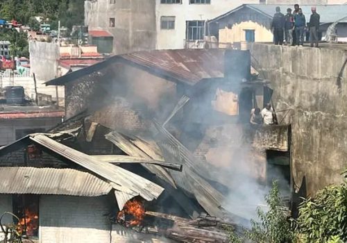 सन्धिखर्कमा भीषण आगलागी, महानन्द पोखरेलको घर पूर्ण रूपमा क्षति